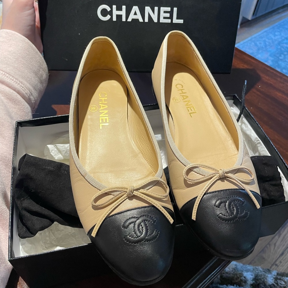 Chanel Beige/Black Classic Ballerinas Lambskin Resoled 39